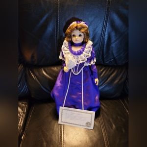 VINTAGE PRESIDENTIAL LADIES PORCELAIN DOLL